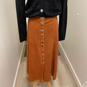 Gorgeous Vintage Button-Down Midi suede Skirt in Rust